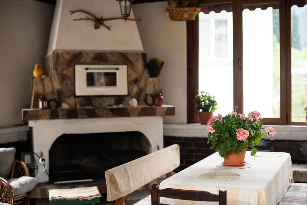 Guest House Rossy Trigrad Esterno foto