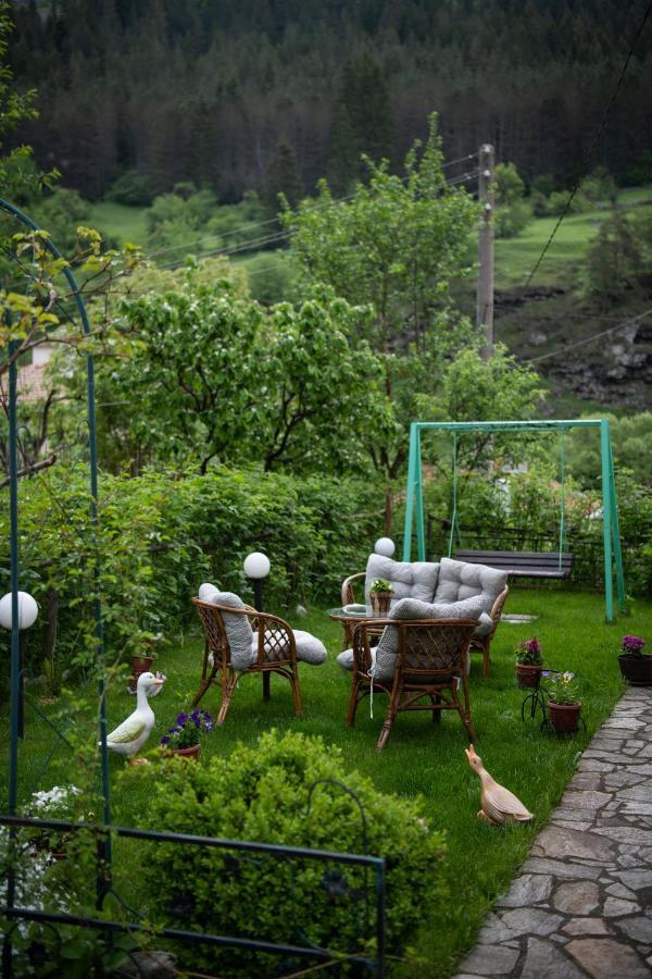 Guest House Rossy Trigrad Esterno foto