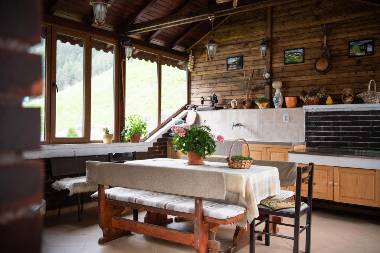 Guest House Rossy Trigrad Esterno foto